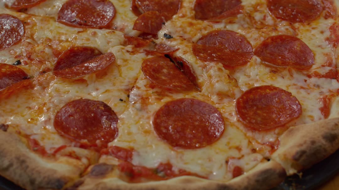 Pizza de pepperoni inteira